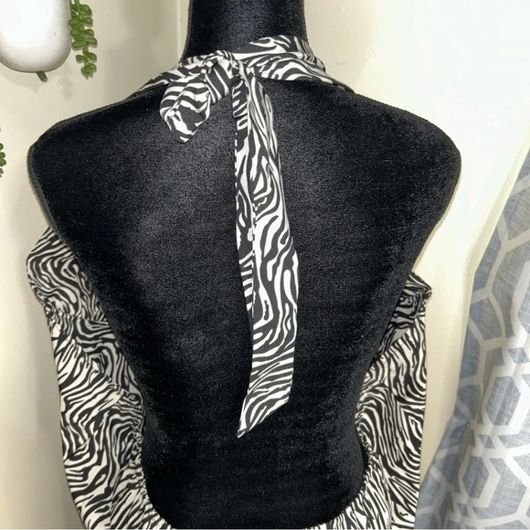 Plus Black Zebra Underwired Cross Front Bodycon Dress - Picture 8 of 8